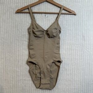 SKIMS Seamless Sculpt Brief Bodysuit In Mica Size Medium Stretchy NWOT $72